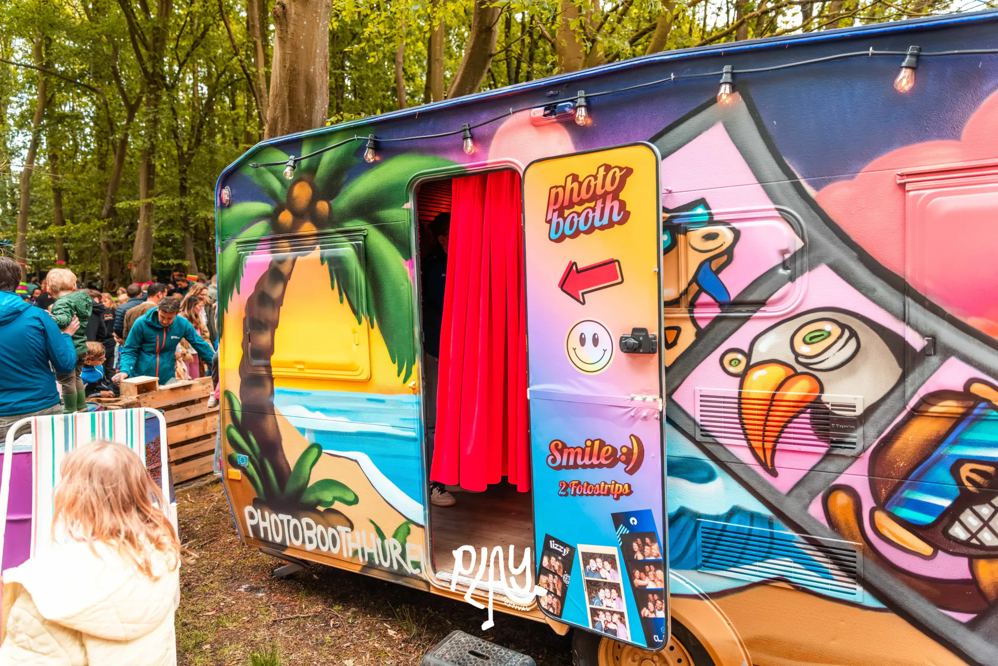 Photobooth op een festival tijdens de dag